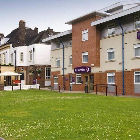 Premier Inn Manchester - Heaton Park Extérieur photo