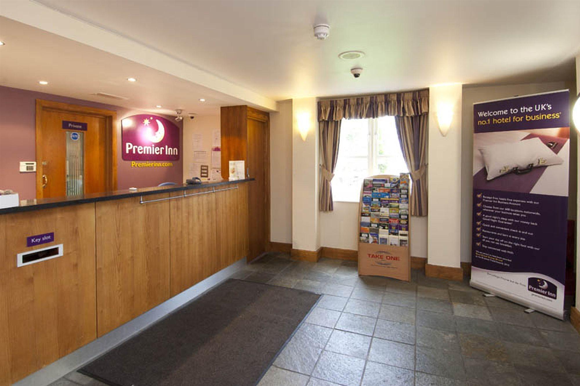 Premier Inn Manchester - Heaton Park Extérieur photo