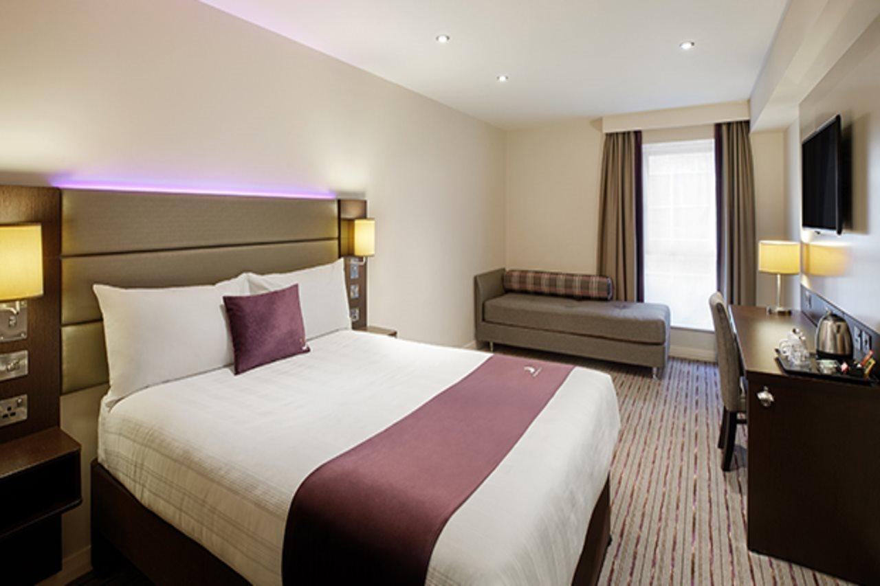 Premier Inn Manchester - Heaton Park Extérieur photo