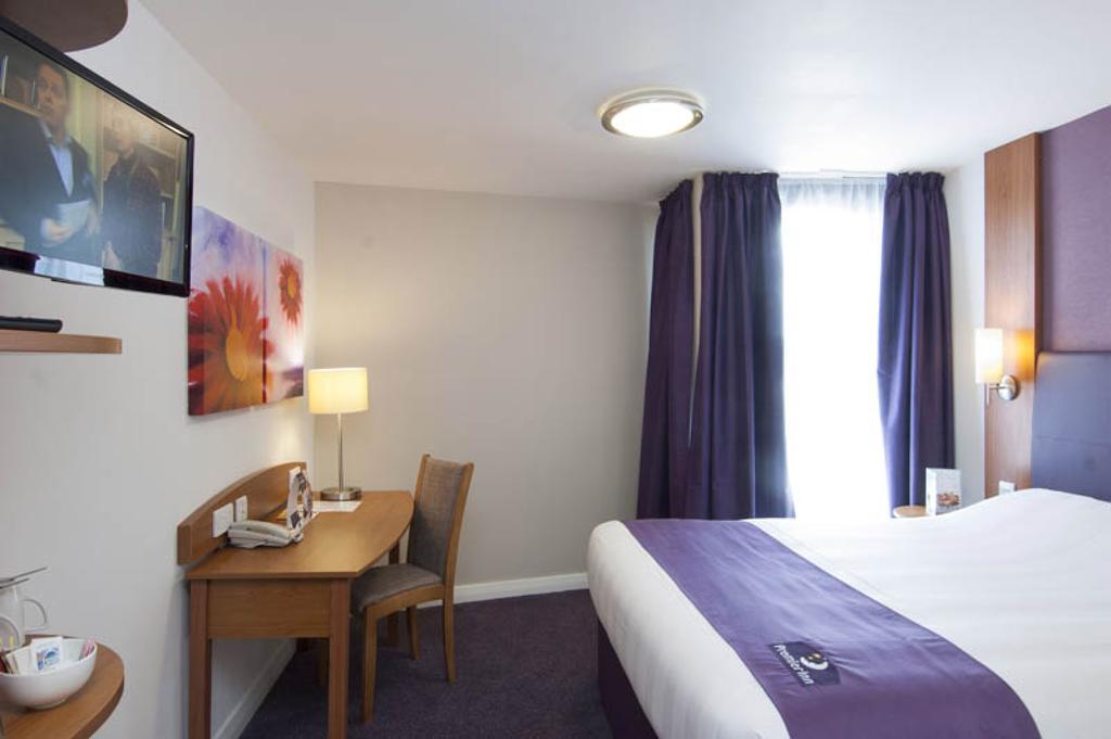 Premier Inn Manchester - Heaton Park Extérieur photo