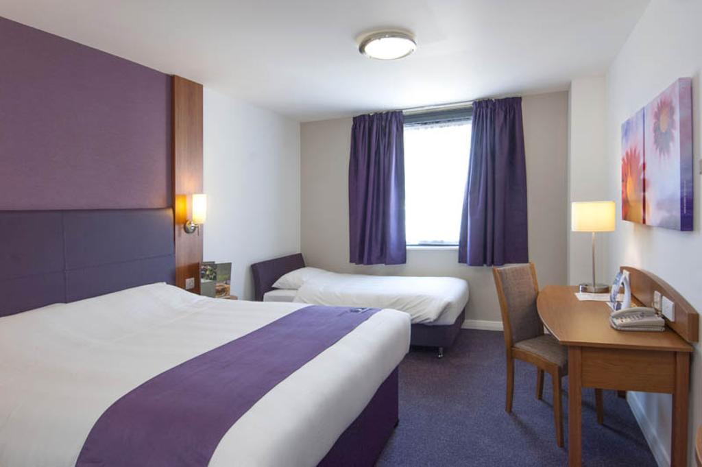 Premier Inn Manchester - Heaton Park Extérieur photo