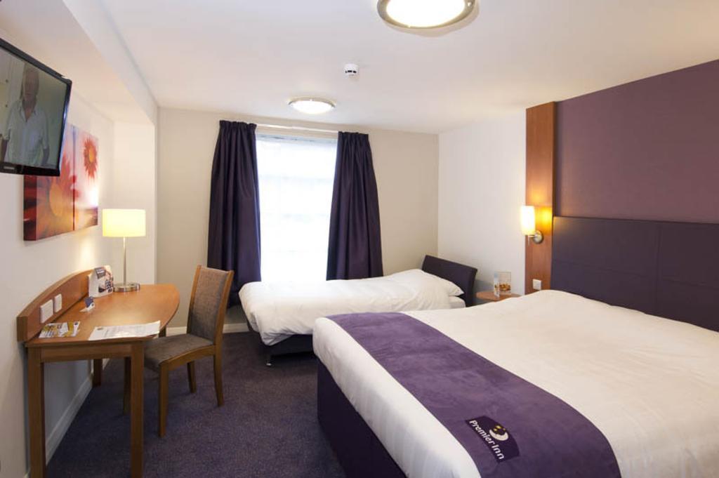 Premier Inn Manchester - Heaton Park Extérieur photo