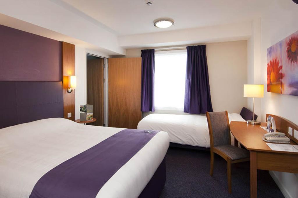 Premier Inn Manchester - Heaton Park Extérieur photo