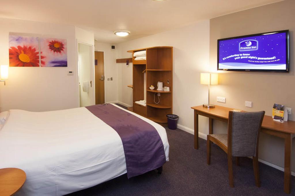 Premier Inn Manchester - Heaton Park Extérieur photo