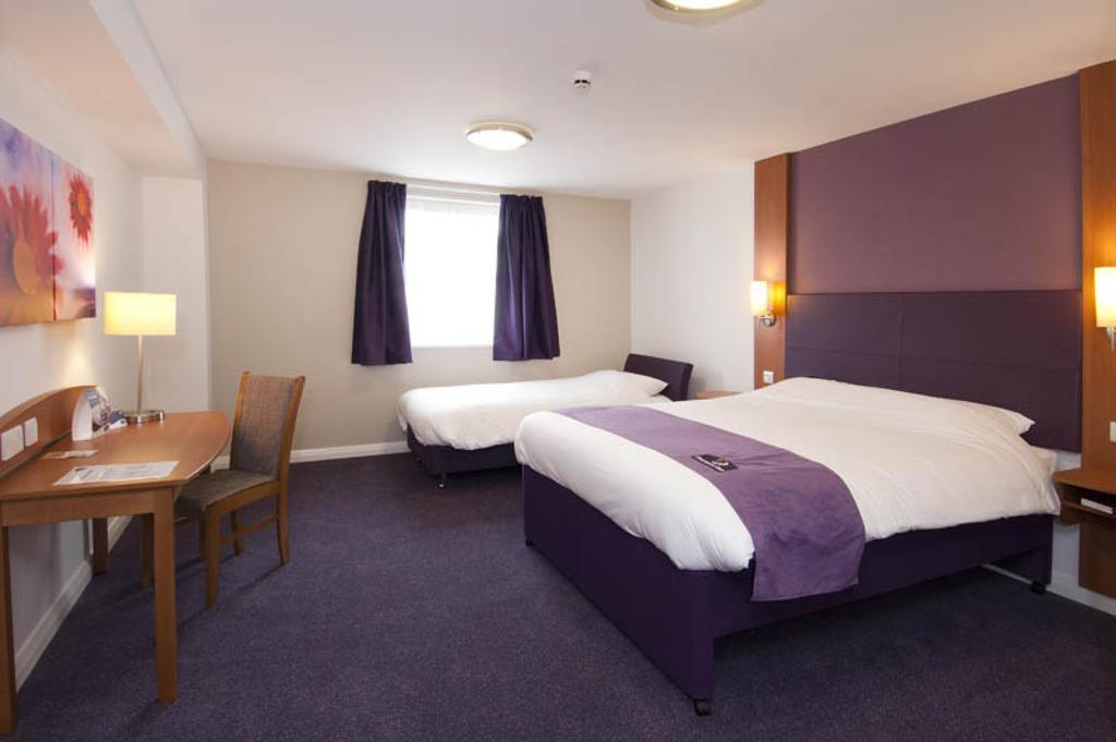 Premier Inn Manchester - Heaton Park Extérieur photo