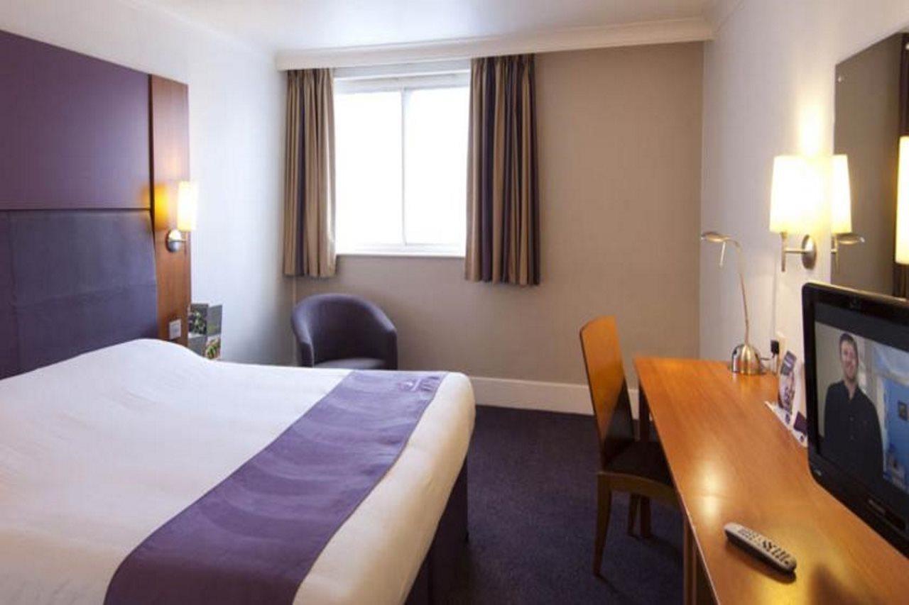 Premier Inn Manchester - Heaton Park Extérieur photo